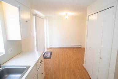 Main picture of 76 Maple St