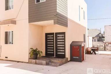 Main picture of 1164 W 24th St