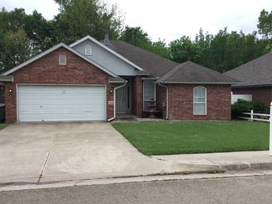 Main picture of 312 W 10th St