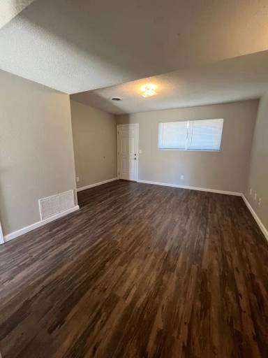 Main picture of 713 W 11th St