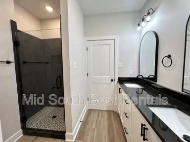 Main picture of 211 N Madison St