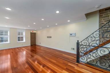 Main picture of 1501 William St