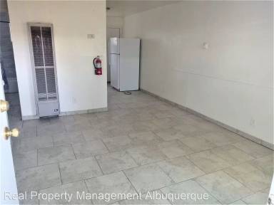 Main picture of 528 Texas St NE