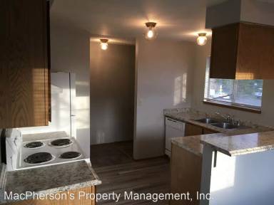 Main picture of 915 30th St NE