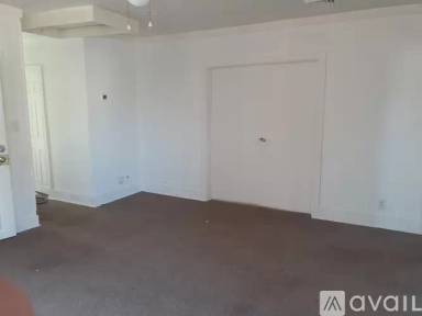Main picture of 104 E Pine St