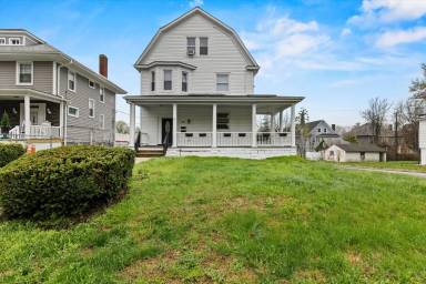 Main picture of 2510 Roslyn Ave
