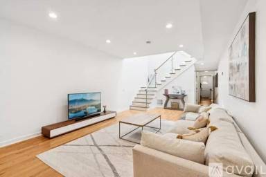Main picture of 623 W Drummond Pl