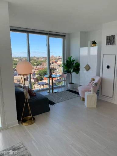 Main picture of 2360 N Lincoln Ave