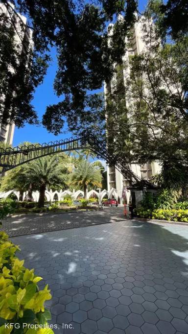 Main picture of Liliʻuokalani Gardens at Waikiki King Tower