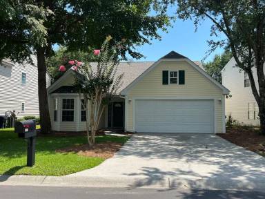 Main picture of 125 Lake Linden Dr