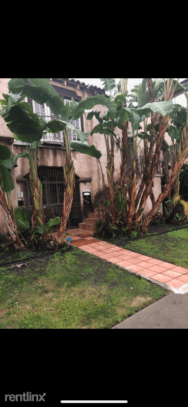Main picture of 8406 1/2 Blackburn Ave