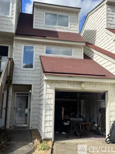 Main picture of 839 Virginia Beach Blvd