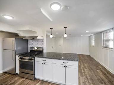 Main picture of 1612 S 32nd Ave