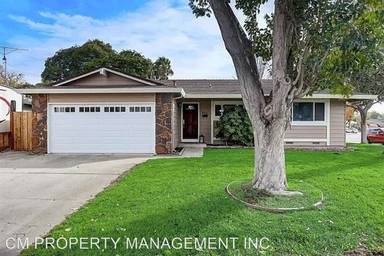 Main picture of 420 Hemlock Ct