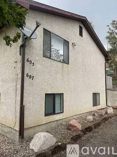Main picture of 605 W 15th St