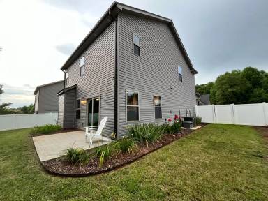 Main picture of 8 Boyden Dr