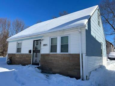 Main picture of 3867 E 142nd St