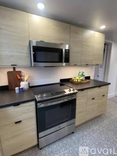 Main picture of 94 Lake St