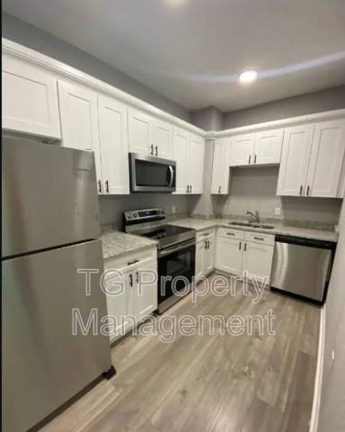 Main picture of 1469 W 7th St