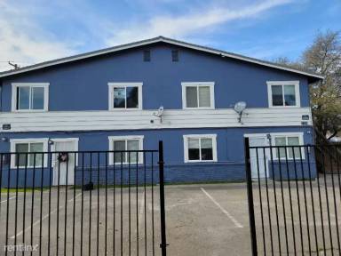 Main picture of 3729 Balsam St
