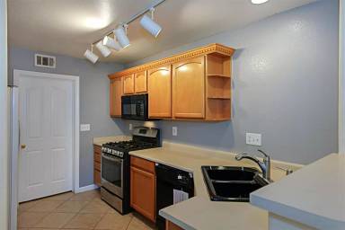 Main picture of 210 Winnsboro St