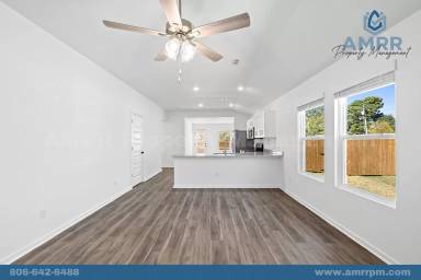 Main picture of 313 Foliage St