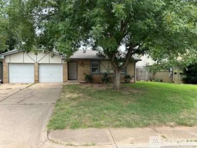 Main picture of 916 Larkspur Ln