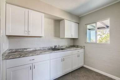 Main picture of 2402 E Cameron Vis