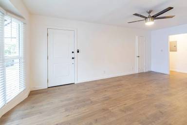 Main picture of 1521 E 2nd St