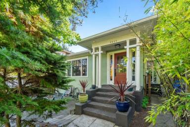 Main picture of 3825 Eastern Ave N