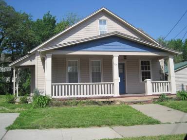 Main picture of 715 Michigan St