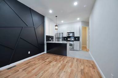 Main picture of 2126 N 31st St