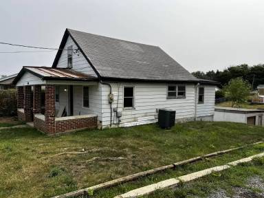 Main picture of 40 Place Dr