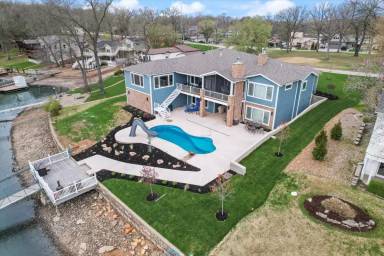 Main picture of 2350 Lake Acres