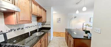 Main picture of Hawthorne Place Condominium