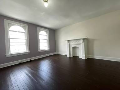 Main picture of 109 E Washington St