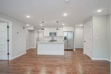 Main picture of 1710 Cambridge St