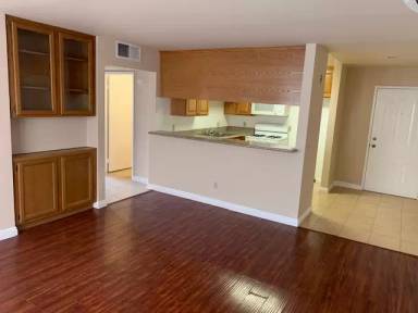 Main picture of 2449 S Barrington Ave