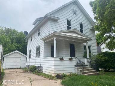 Main picture of 711 Vine Ave
