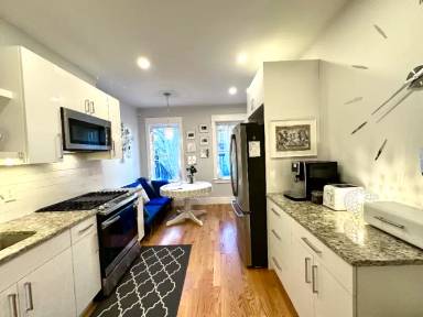 Main picture of 326 Chelsea St