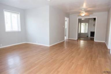 Main picture of 1900 Lake St