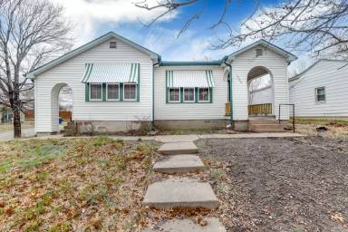 Main picture of 1940 N Volutsia Ave