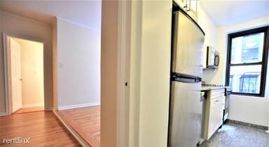 Main picture of 124 E 24th St