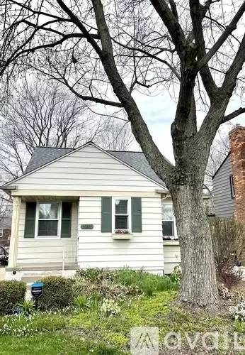 Main picture of 1915 Hyland St