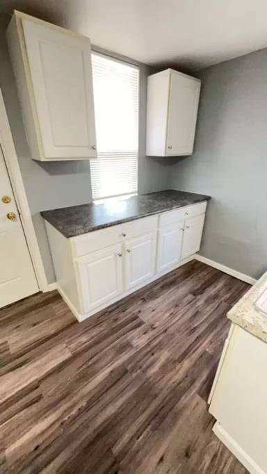 Main picture of 305 Colorado Ave