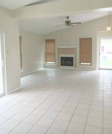 Main picture of 2002 Dickens Dr