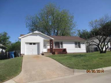 Main picture of 1001 S Locust Dr