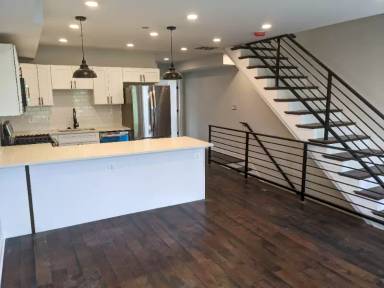 Main picture of 1932 4th St NE