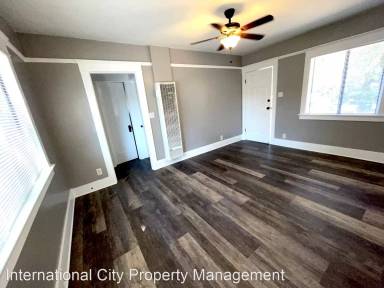 Main picture of 912 N Park Cir
