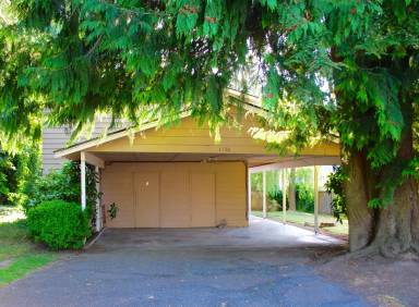 Main picture of 6130 W Beech St